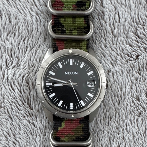 Nixon Rover Silver Case Watch with Camouflage Strap - Picture 2 of 3